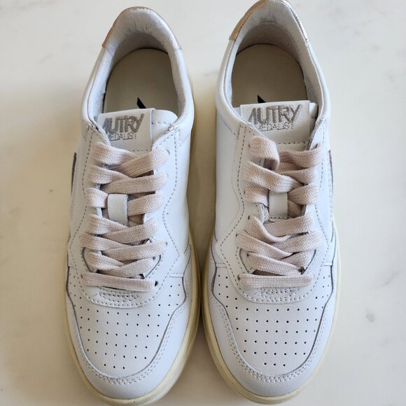 NWT Autry Medalist Low Women’s Sneakers – Retro Vibes in White Gold ✨👟 - Picture 4 of 11